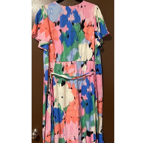 Ava & Viv Abstract Floral Short Sleeve Flutter Wrap Midi Dress in size 1X/18 - Picture 7 of 10